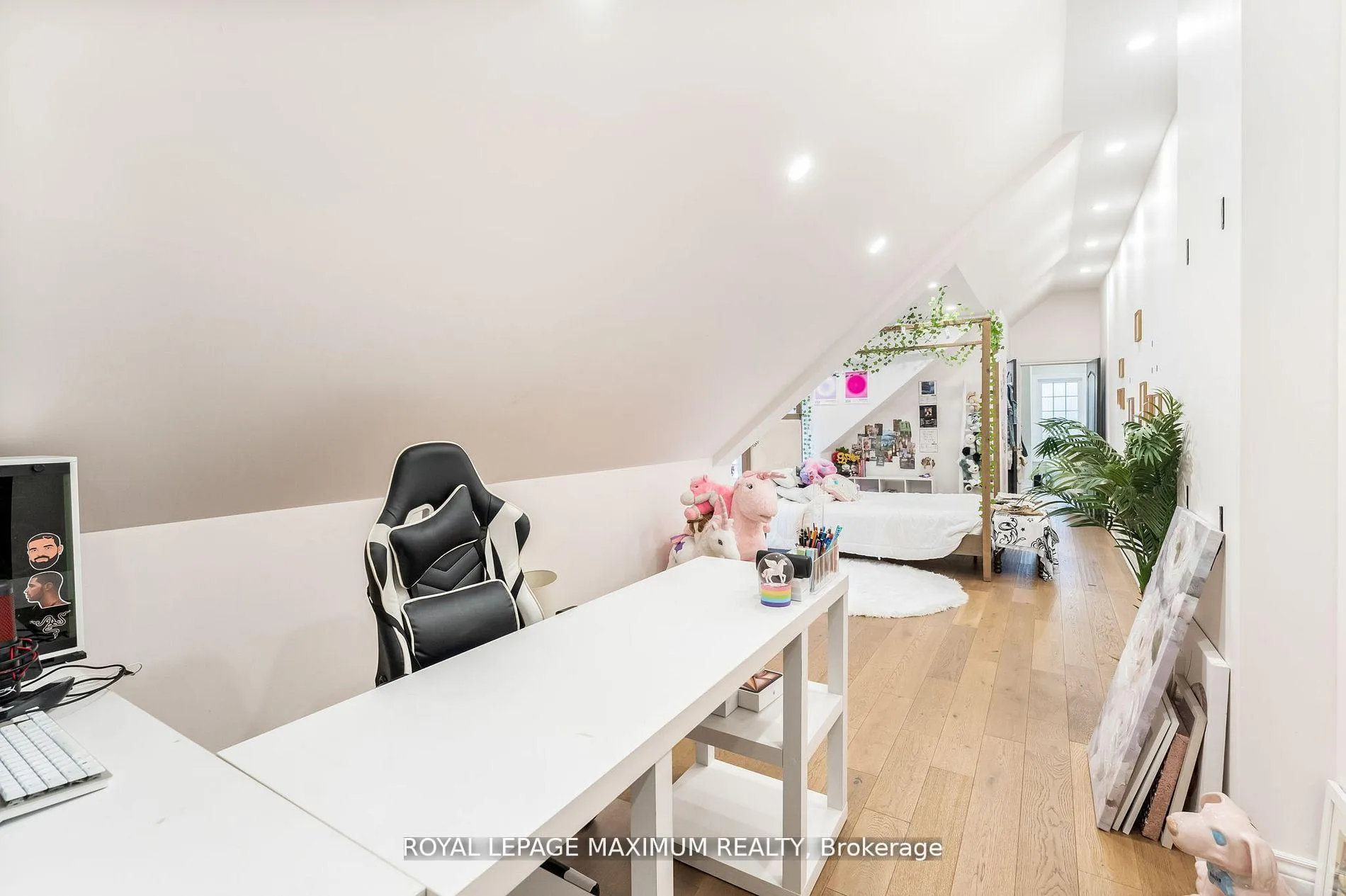 Photo 32 of 14 Pine Grove Road, Vaughan, East Woodbridge — HOMEH