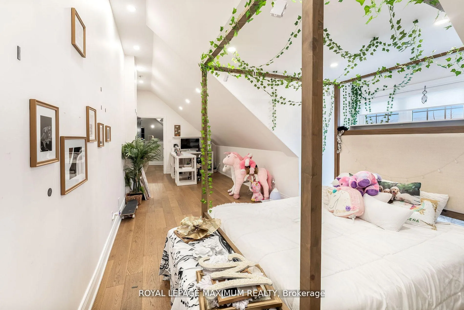 Photo 35 of 14 Pine Grove Road, Vaughan, East Woodbridge — HOMEH