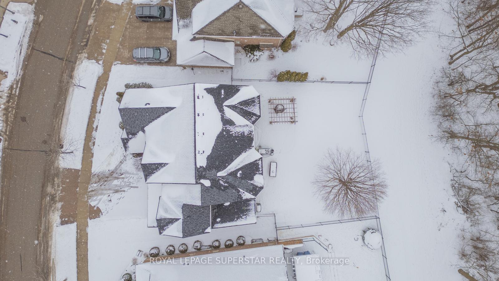 Photo 3 of 220 Edgewater Crescent, Kitchener, Grand River South — HOMEH