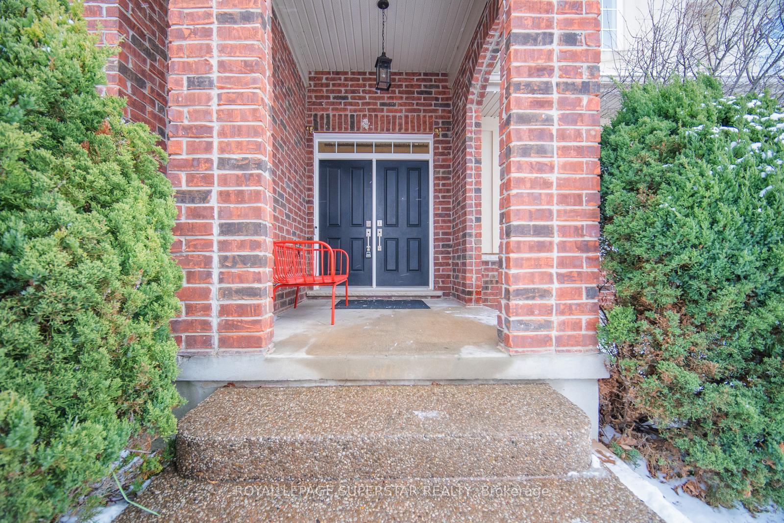 Photo 4 of 220 Edgewater Crescent, Kitchener, Grand River South — HOMEH