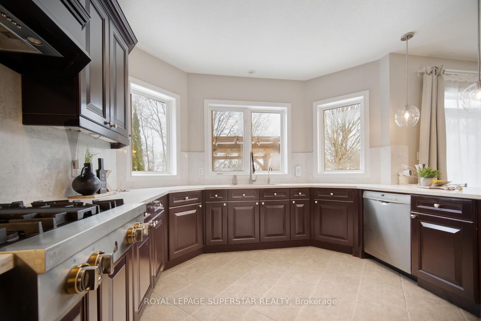 Photo 14 of 220 Edgewater Crescent, Kitchener, Grand River South — HOMEH