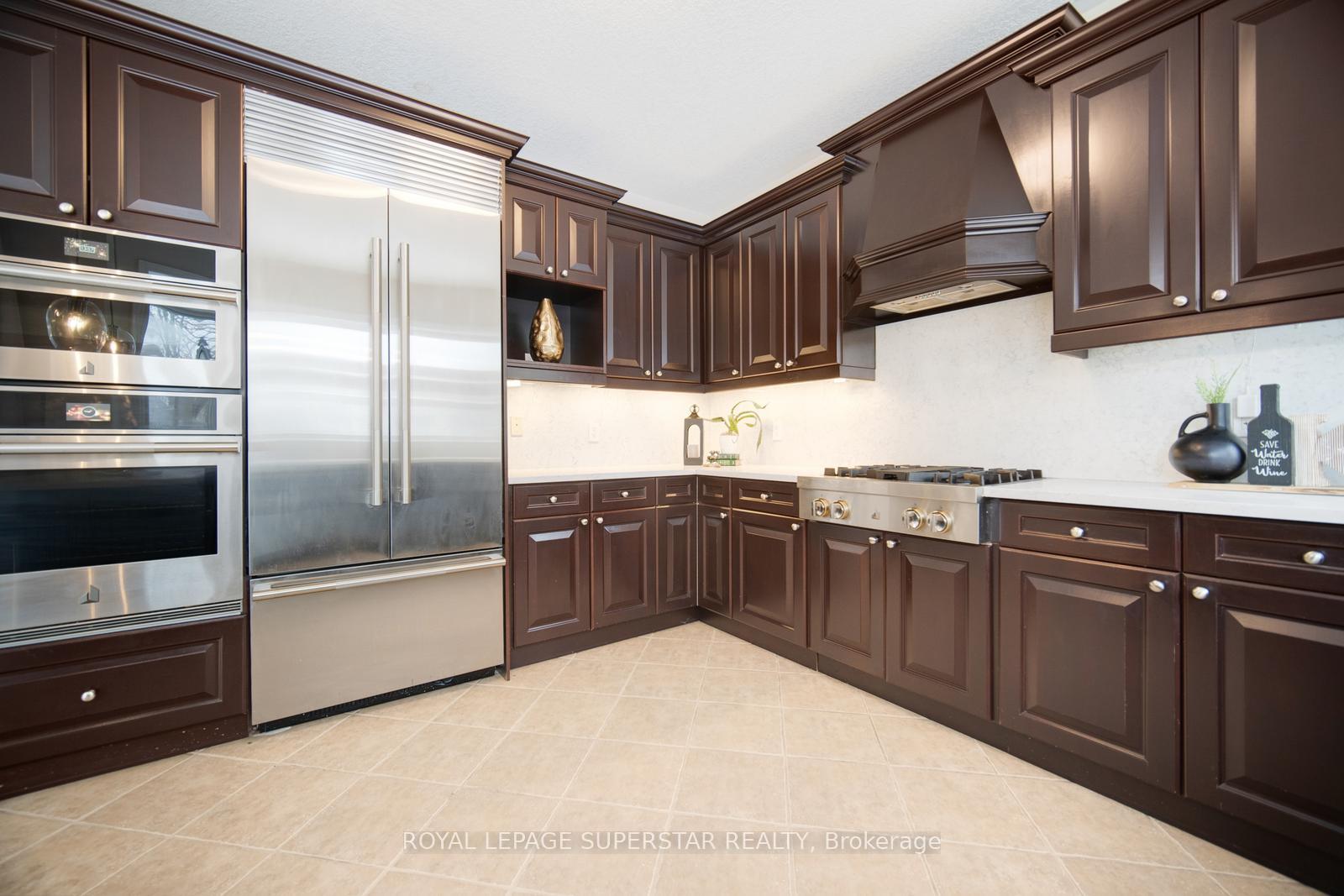 Photo 15 of 220 Edgewater Crescent, Kitchener, Grand River South — HOMEH