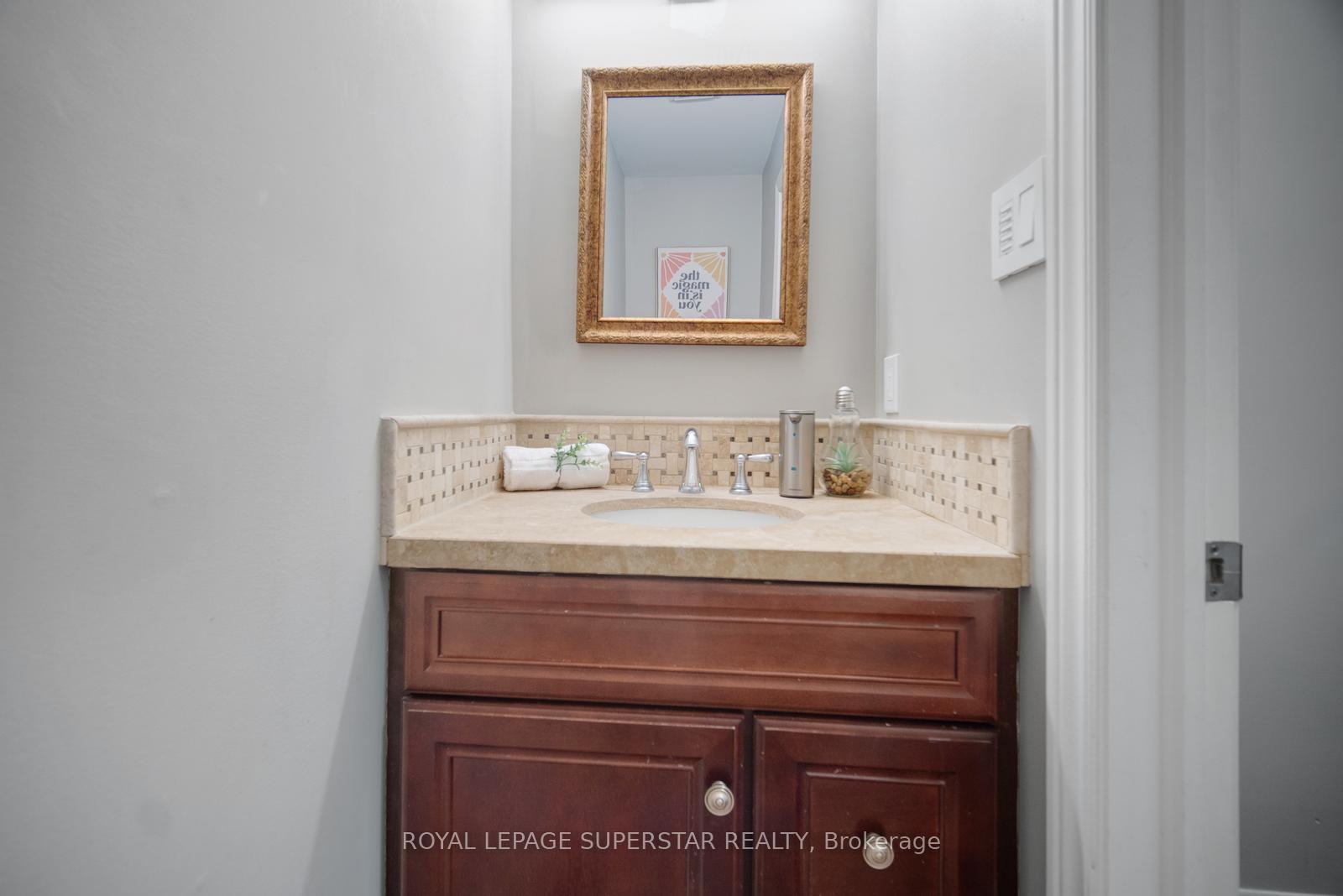 Photo 17 of 220 Edgewater Crescent, Kitchener, Grand River South — HOMEH