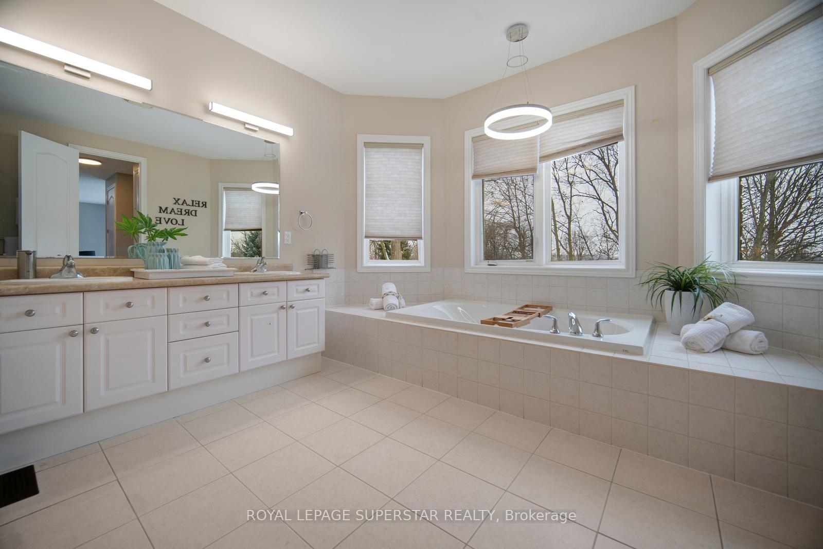 Photo 24 of 220 Edgewater Crescent, Kitchener, Grand River South — HOMEH