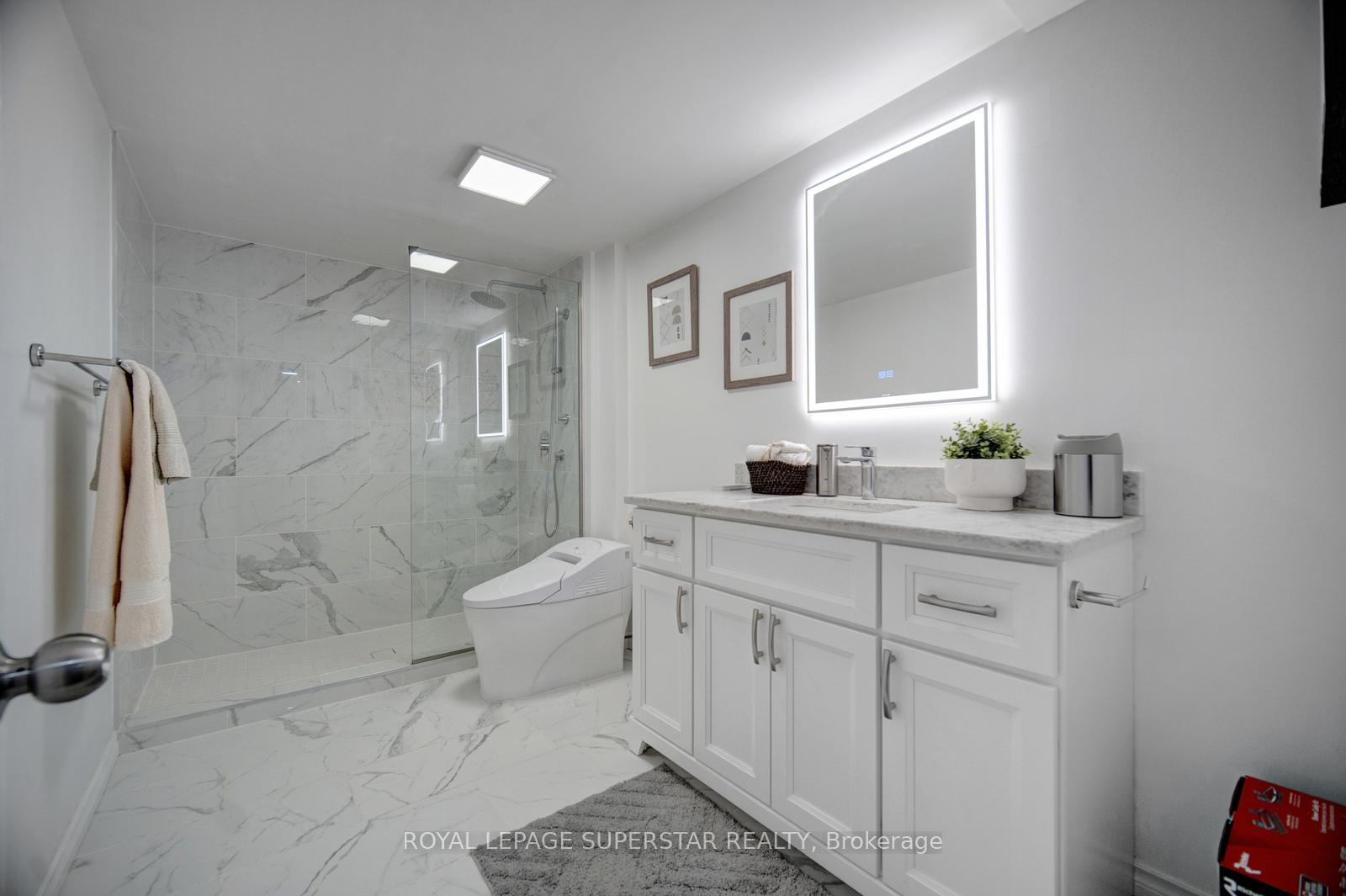 Photo 32 of 220 Edgewater Crescent, Kitchener, Grand River South — HOMEH
