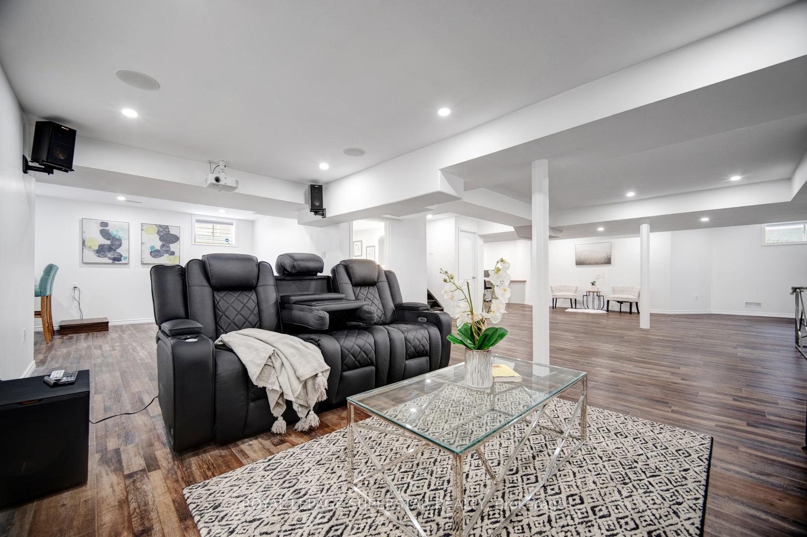 Photo 35 of 220 Edgewater Crescent, Kitchener, Grand River South — HOMEH