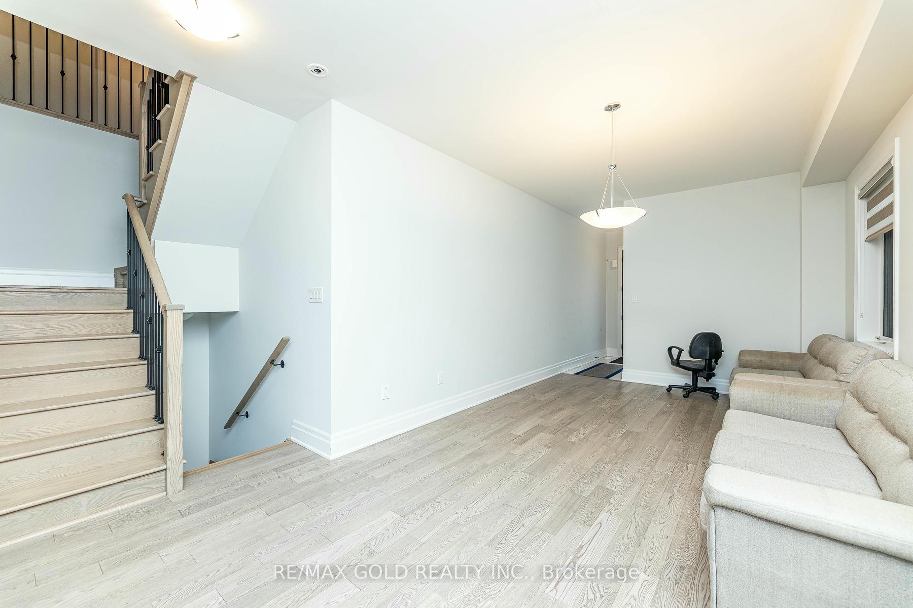 Photo 32 of 33 Keyworth Crescent, Brampton, Sandringham-Wellington North — HOMEH
