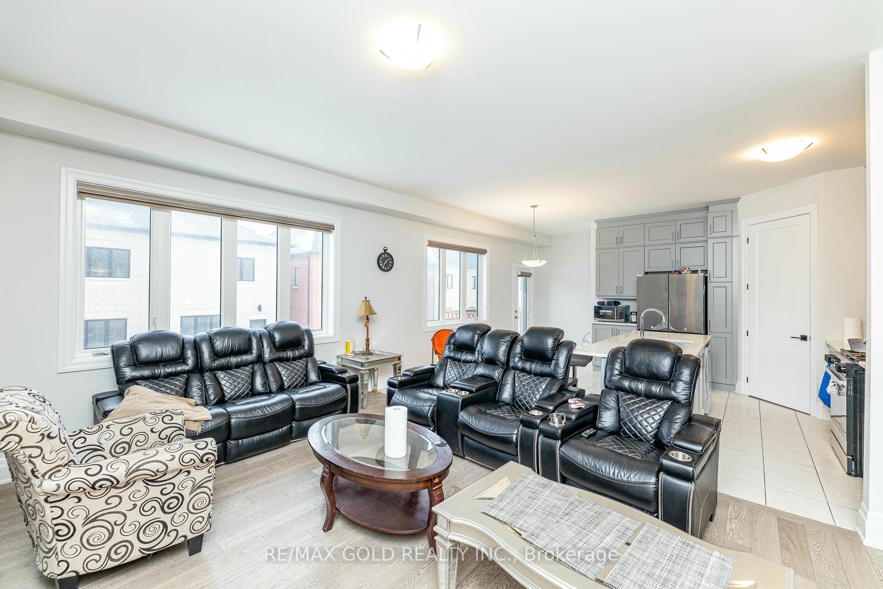 Photo 37 of 33 Keyworth Crescent, Brampton, Sandringham-Wellington North — HOMEH