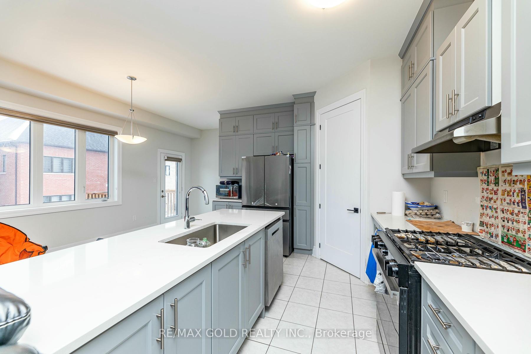 Photo 9 of 33 Keyworth Crescent, Brampton, Sandringham-Wellington North — HOMEH