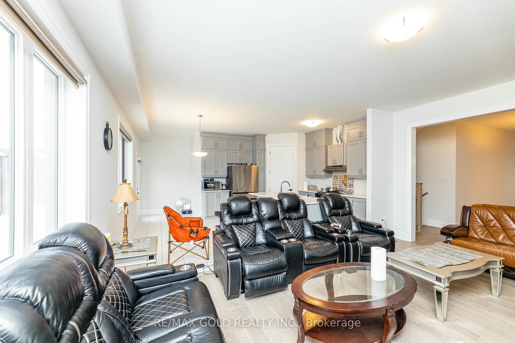 Photo 16 of 33 Keyworth Crescent, Brampton, Sandringham-Wellington North — HOMEH