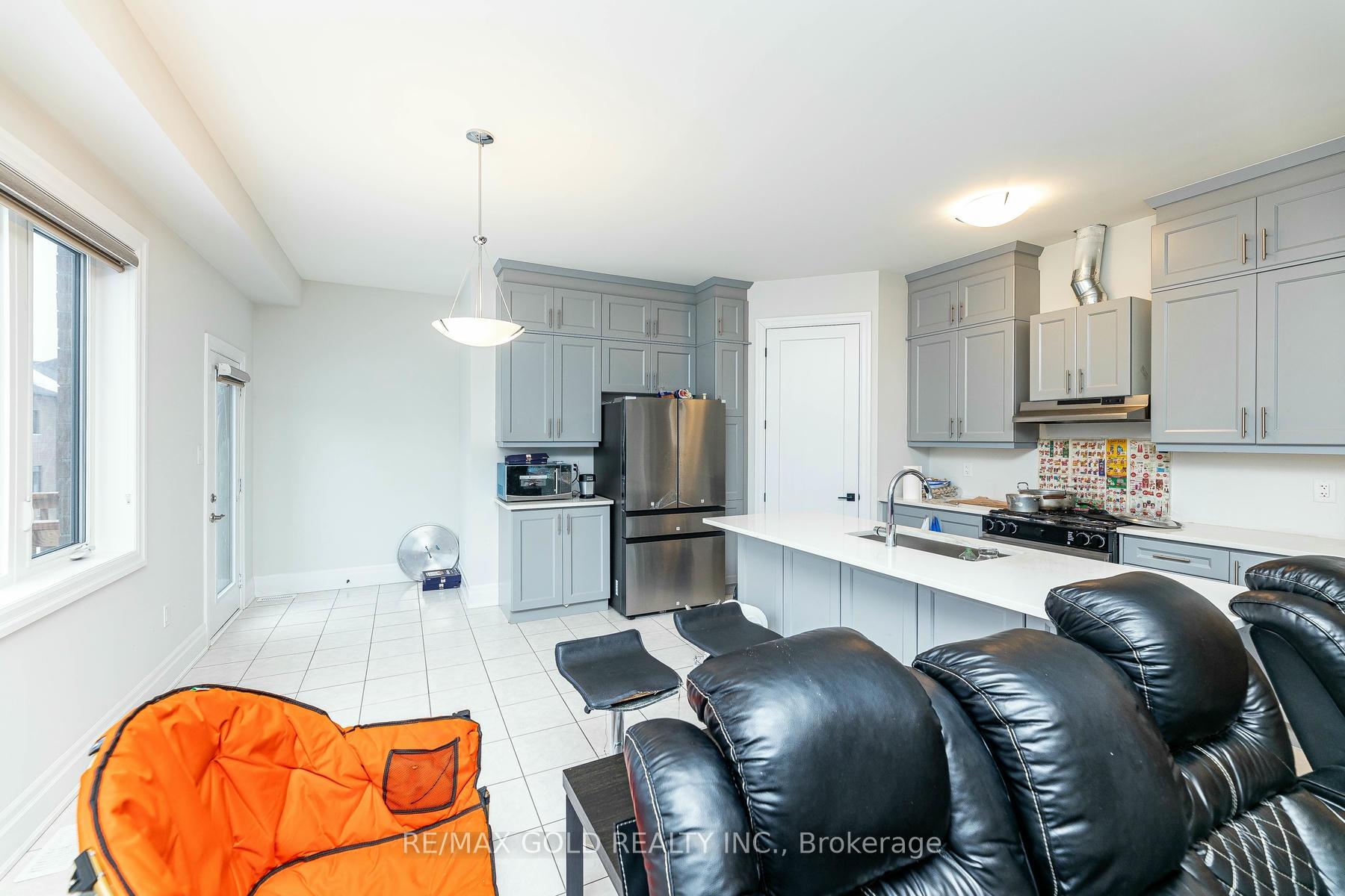 Photo 17 of 33 Keyworth Crescent, Brampton, Sandringham-Wellington North — HOMEH