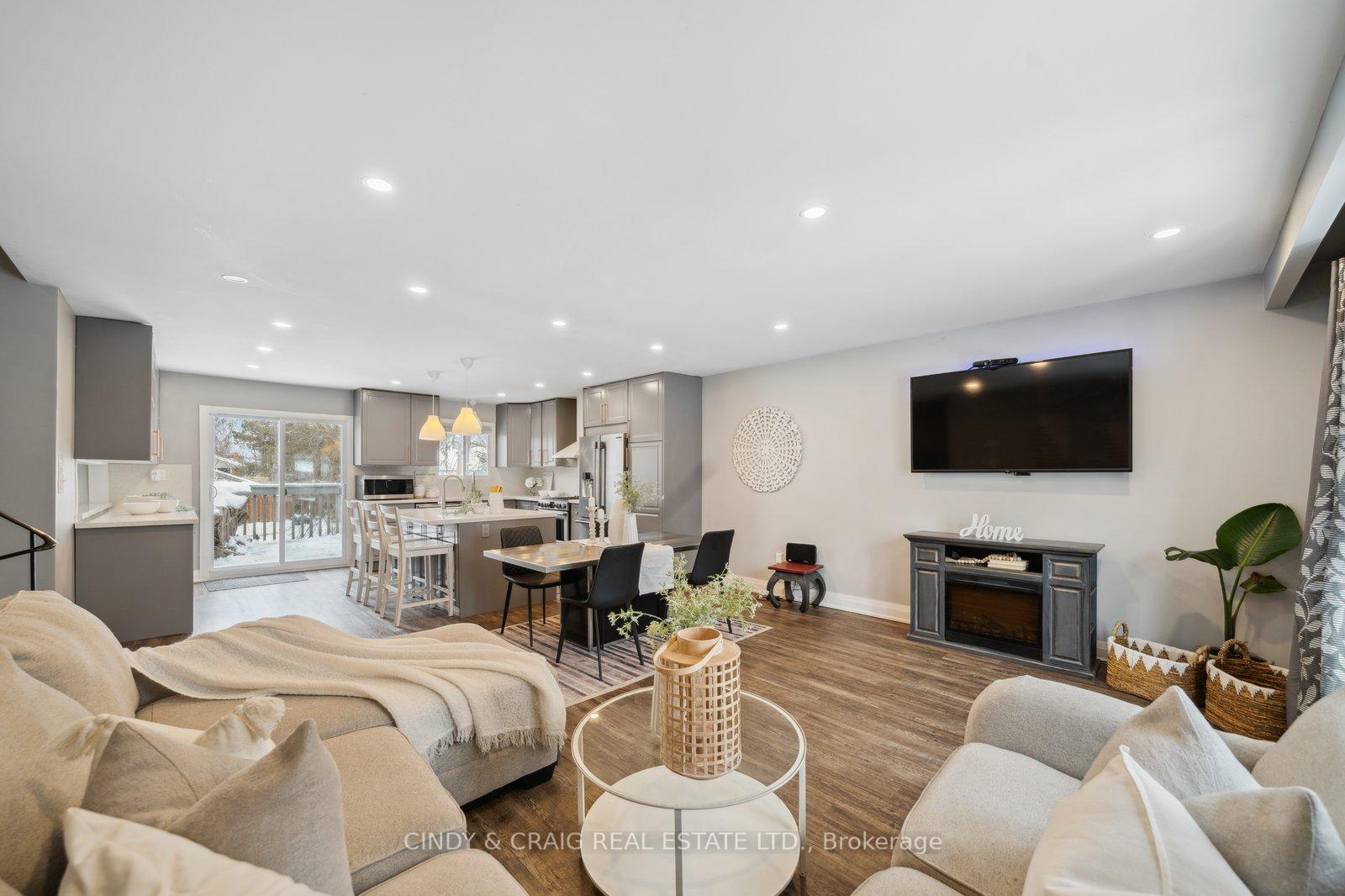Photo 5 of 821 Exeter Street, Oshawa, Centennial — HOMEH