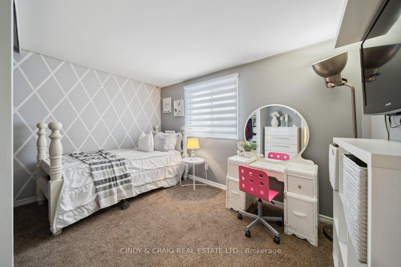 Photo 13 of 821 Exeter Street, Oshawa, Centennial — HOMEH