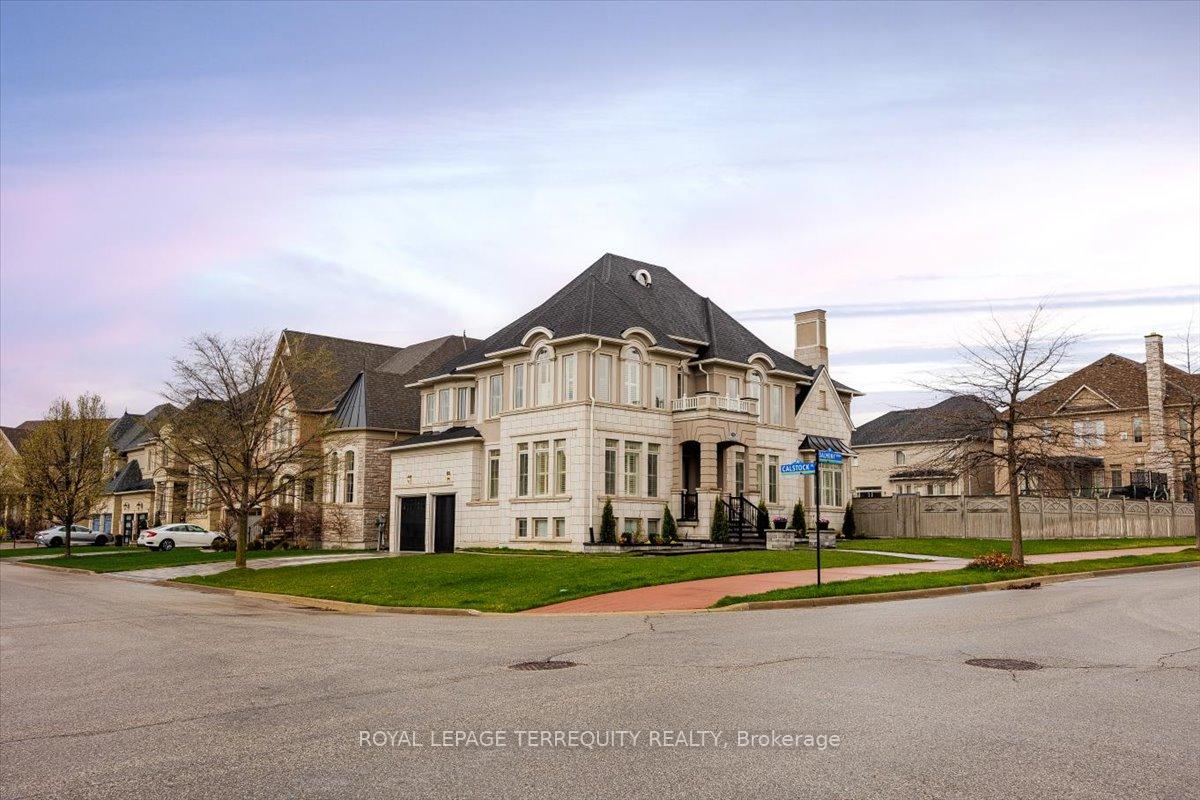 Photo 2 of 18 Dalmeny Drive, Brampton, Credit Valley — HOMEH