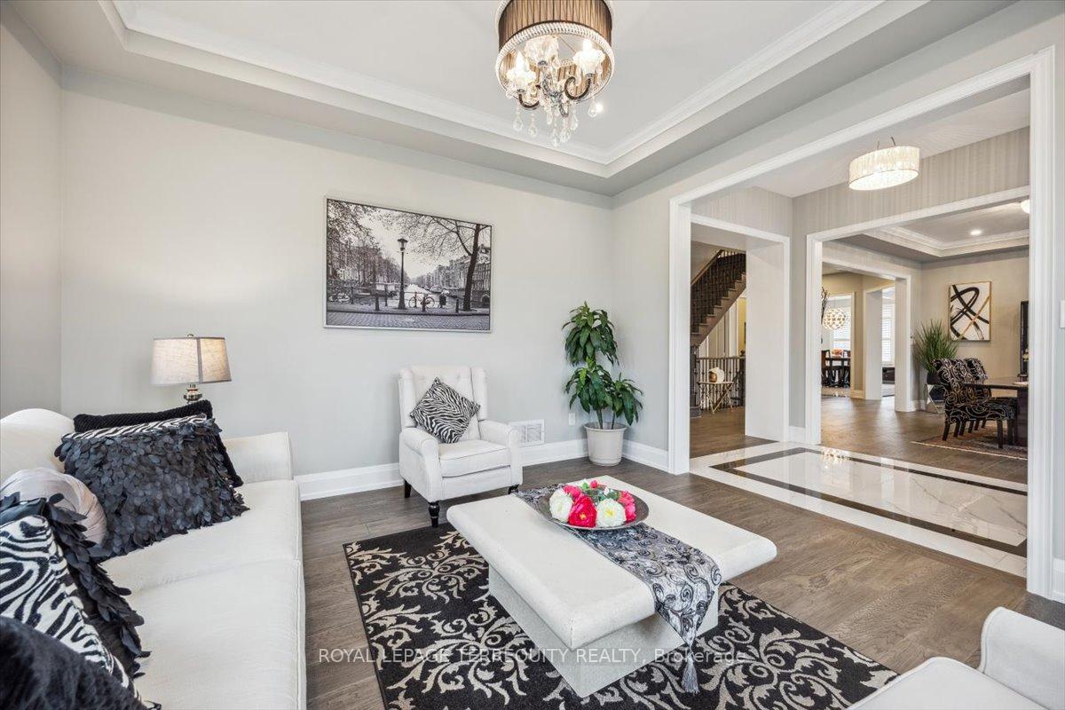 Photo 5 of 18 Dalmeny Drive, Brampton, Credit Valley — HOMEH