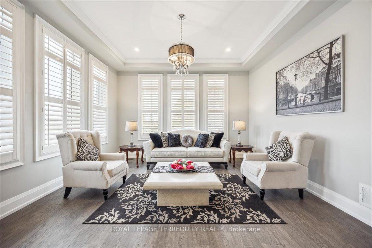 Photo 7 of 18 Dalmeny Drive, Brampton, Credit Valley — HOMEH