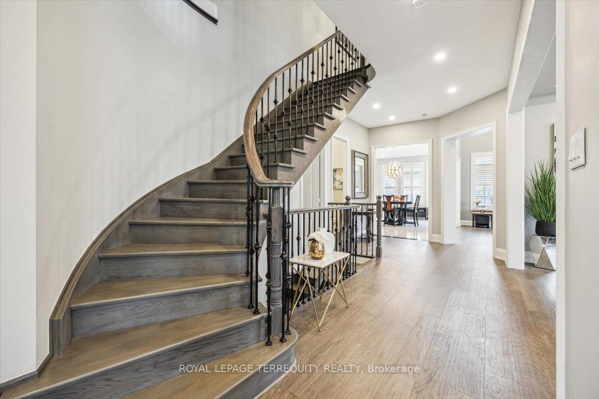 Photo 13 of 18 Dalmeny Drive, Brampton, Credit Valley — HOMEH