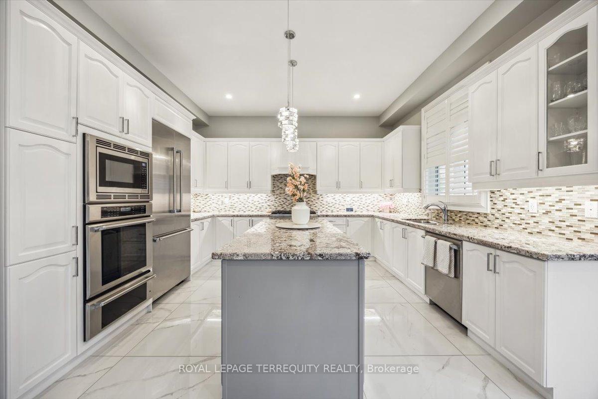 Photo 15 of 18 Dalmeny Drive, Brampton, Credit Valley — HOMEH