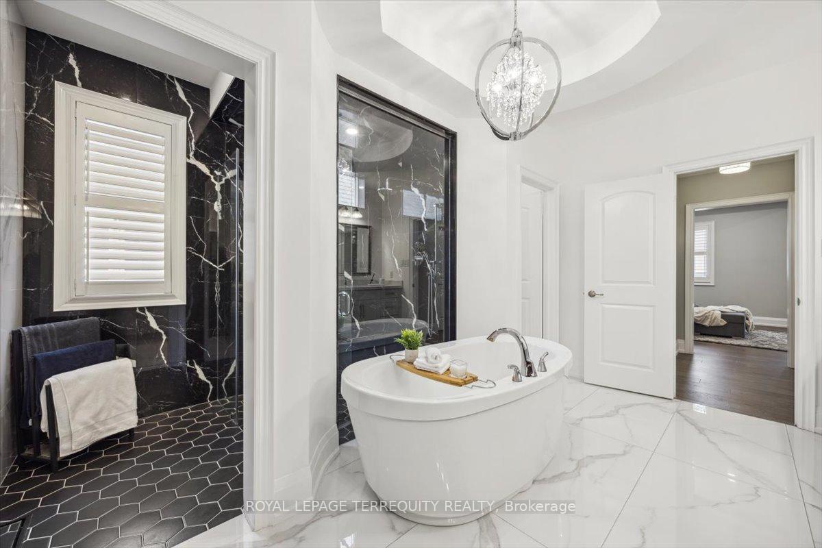 Photo 32 of 18 Dalmeny Drive, Brampton, Credit Valley — HOMEH
