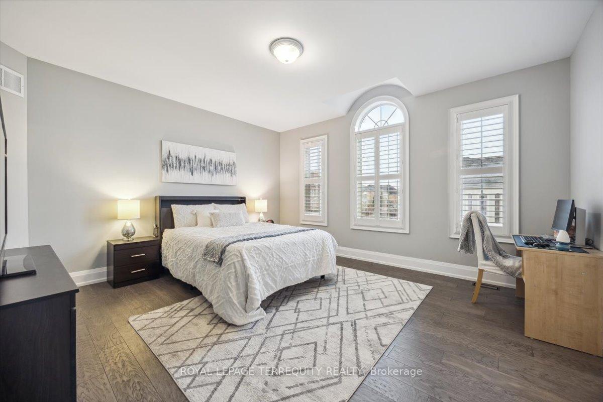 Photo 35 of 18 Dalmeny Drive, Brampton, Credit Valley — HOMEH