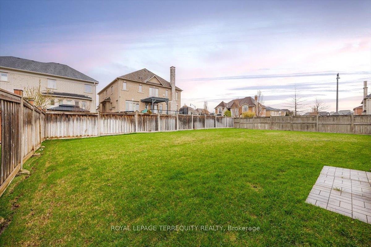 Photo 47 of 18 Dalmeny Drive, Brampton, Credit Valley — HOMEH