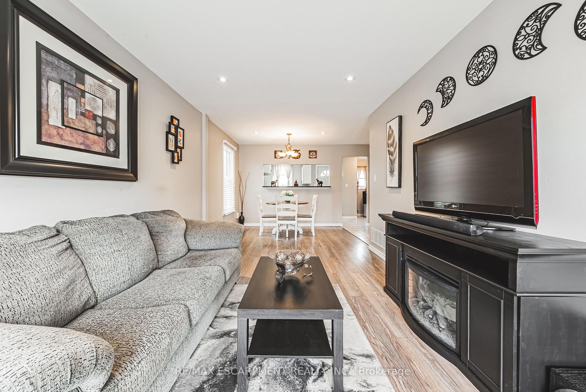 Photo 8 of 60 Belview Avenue, Hamilton, Crown Point — HOMEH