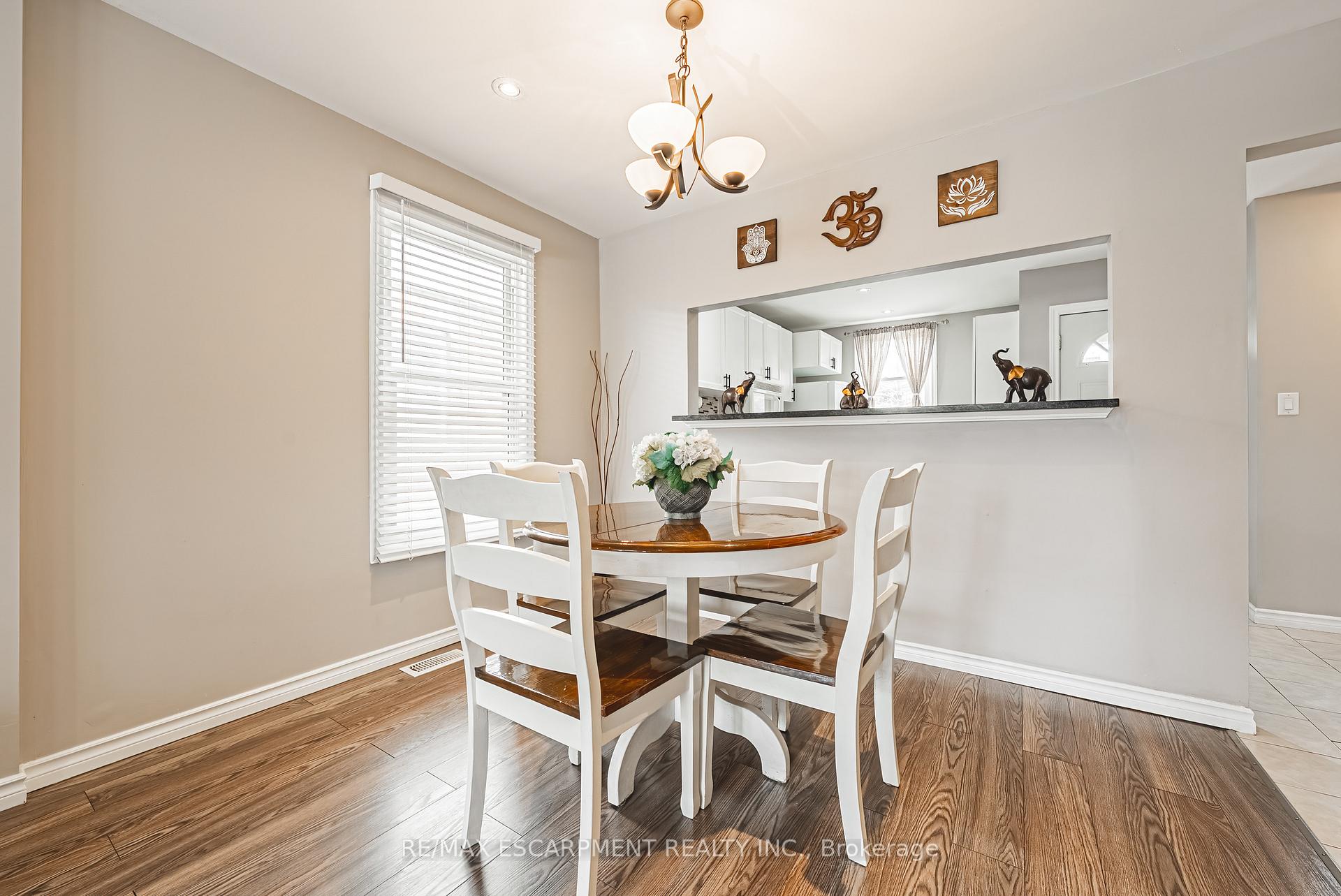 Photo 10 of 60 Belview Avenue, Hamilton, Crown Point — HOMEH
