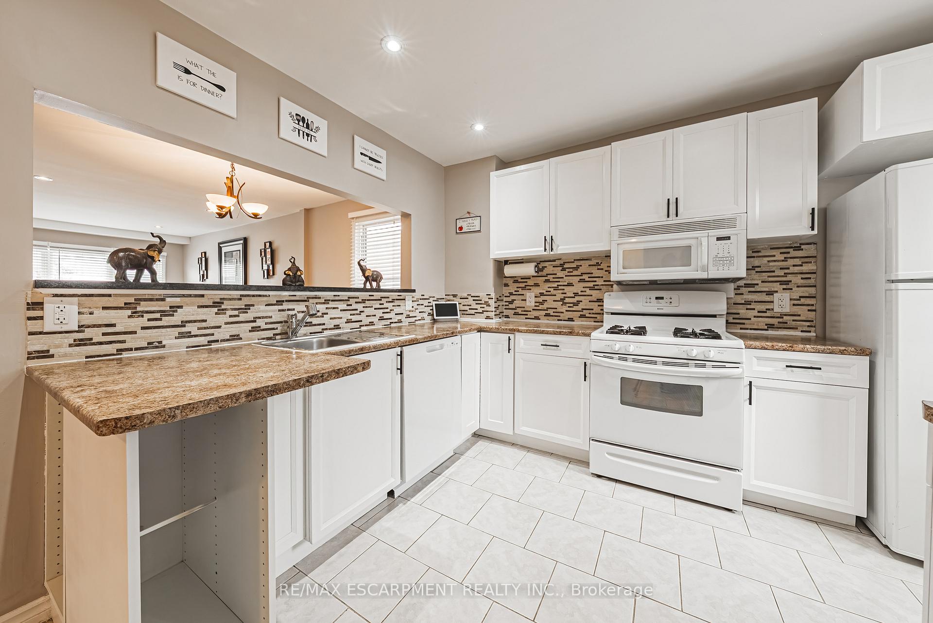 Photo 12 of 60 Belview Avenue, Hamilton, Crown Point — HOMEH