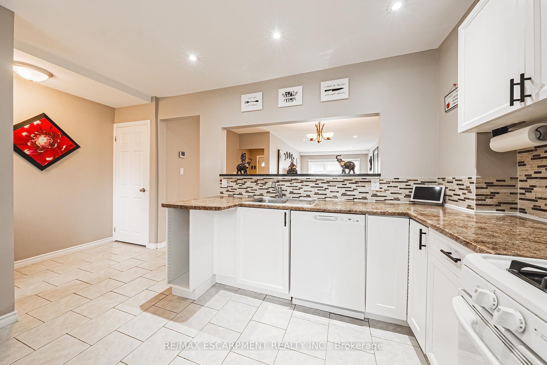 Photo 14 of 60 Belview Avenue, Hamilton, Crown Point — HOMEH