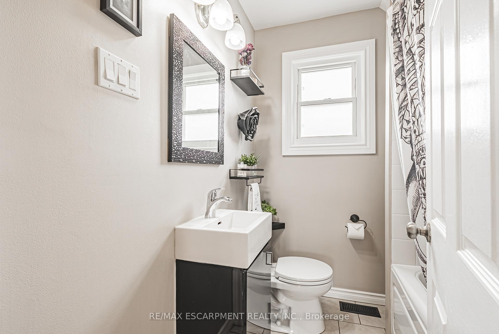 Photo 19 of 60 Belview Avenue, Hamilton, Crown Point — HOMEH