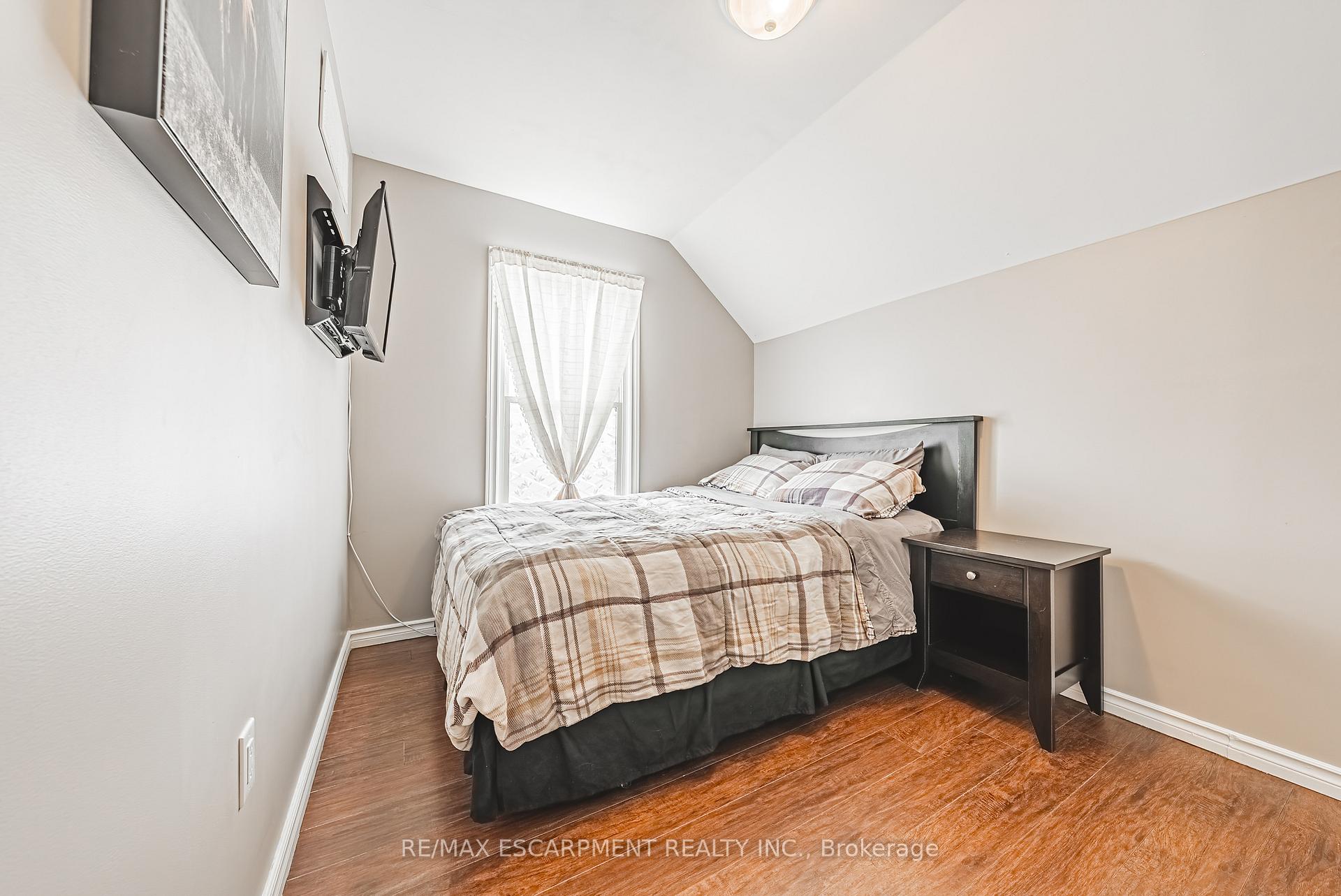 Photo 20 of 60 Belview Avenue, Hamilton, Crown Point — HOMEH
