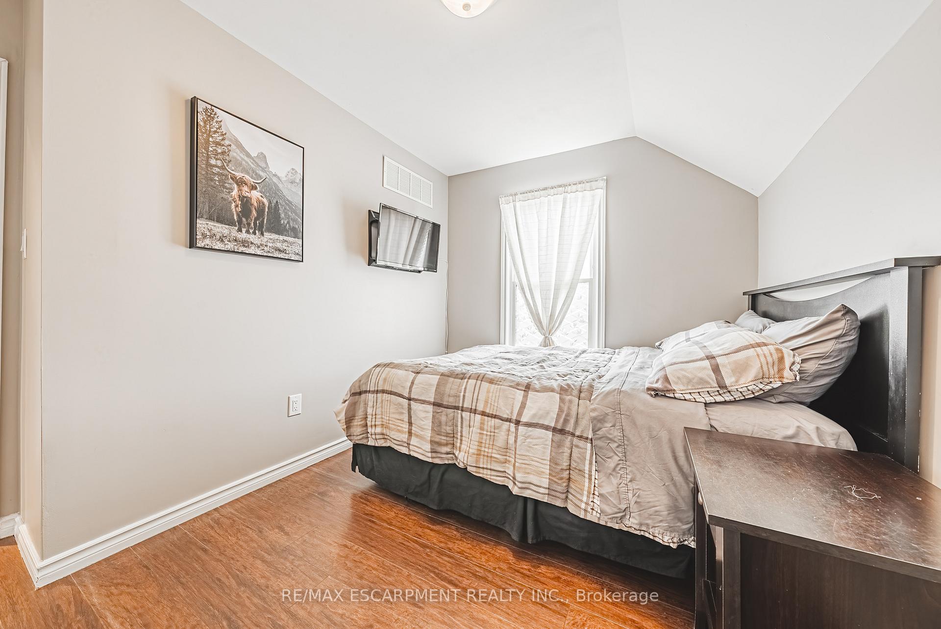Photo 21 of 60 Belview Avenue, Hamilton, Crown Point — HOMEH