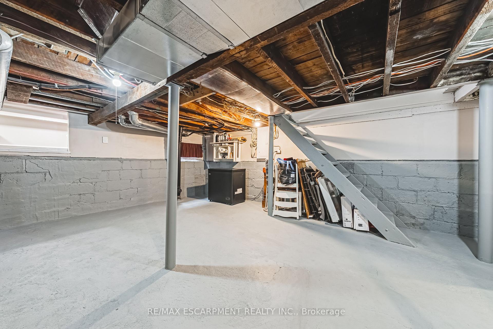 Photo 26 of 60 Belview Avenue, Hamilton, Crown Point — HOMEH
