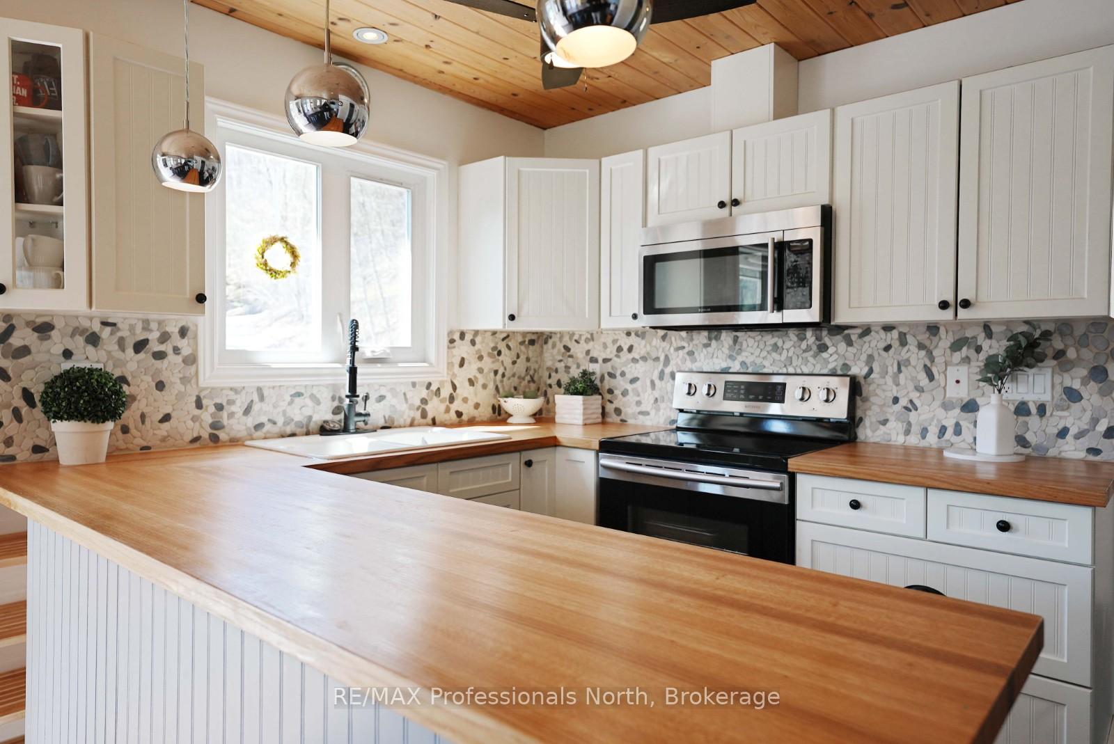 Photo 7 of 1012 Caldwell Trail, Minden Hills, Lutterworth — HOMEH