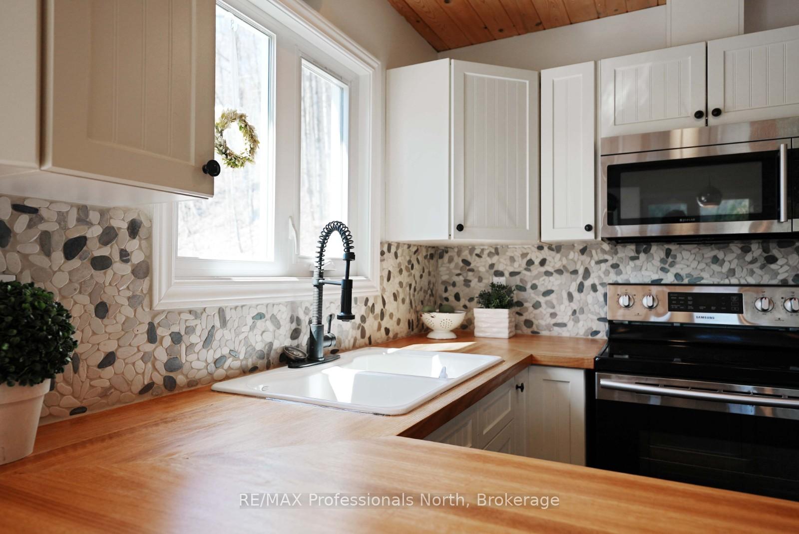 Photo 9 of 1012 Caldwell Trail, Minden Hills, Lutterworth — HOMEH