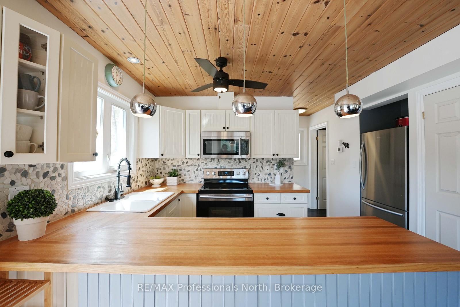 Photo 10 of 1012 Caldwell Trail, Minden Hills, Lutterworth — HOMEH