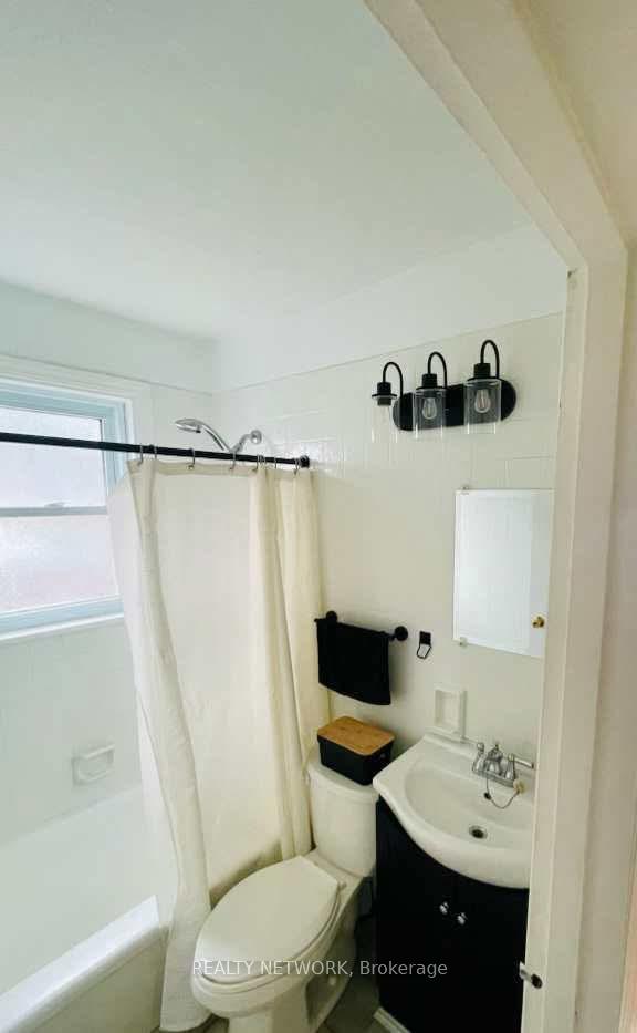 Photo 16 of 31 Russell Street, Hamilton, Eastmount — HOMEH