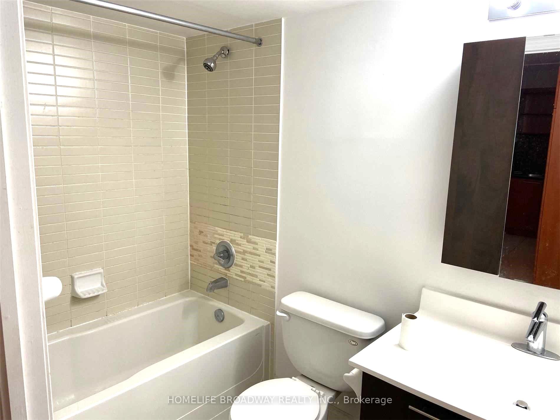 Photo 8 of Unit 701, 39 Galleria Parkway, Markham, Commerce Valley — HOMEH