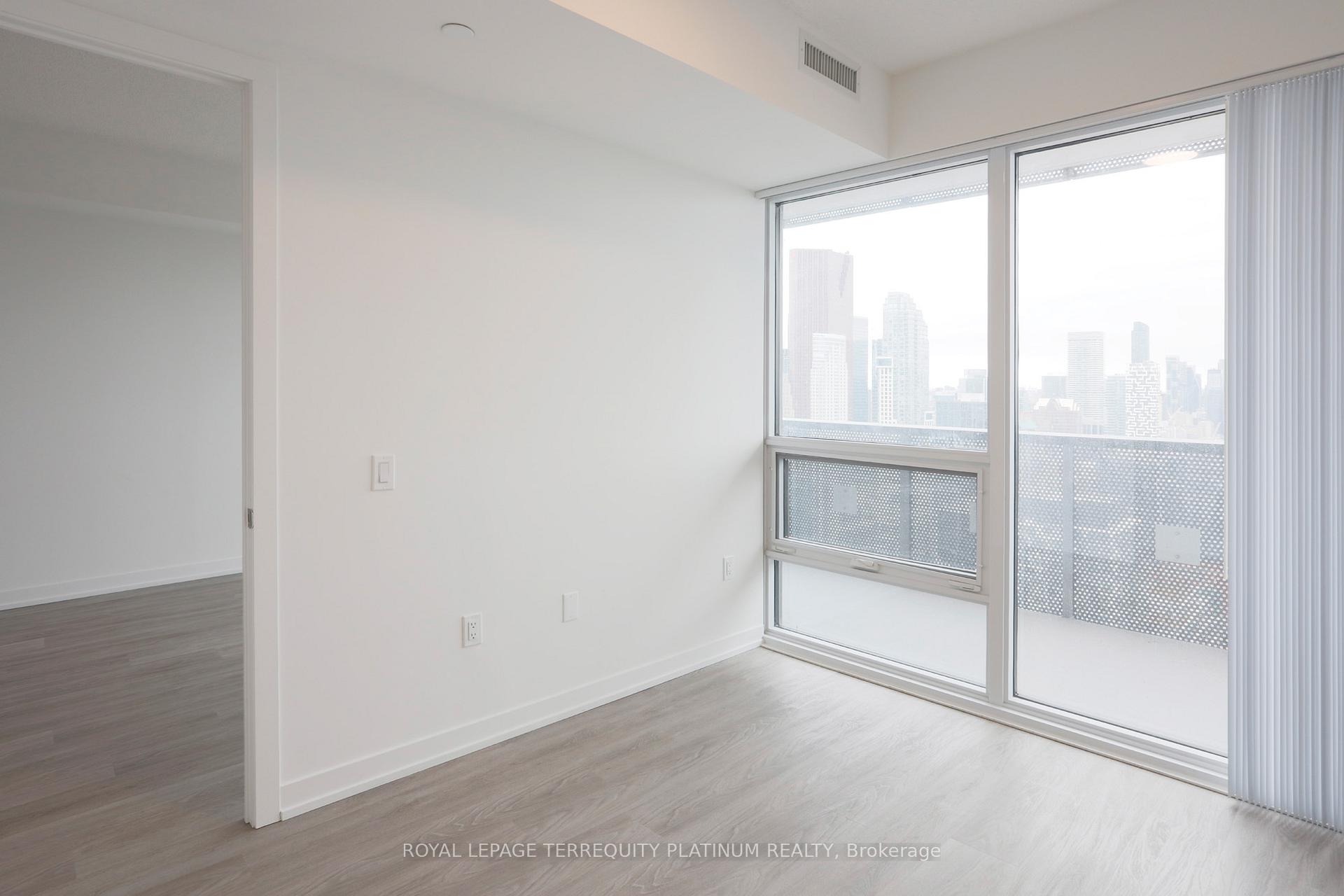 Photo 7 of Unit 4902, 55 Cooper Street, Toronto, Waterfront Communities — HOMEH