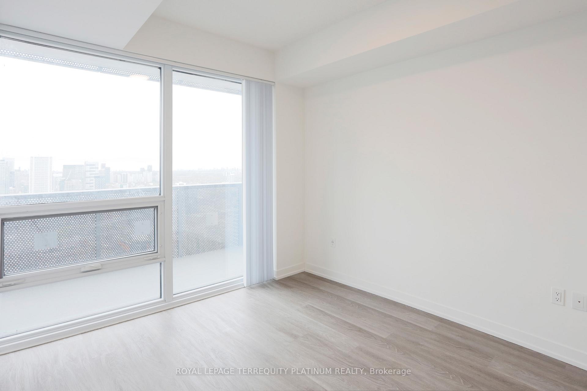 Photo 8 of Unit 4902, 55 Cooper Street, Toronto, Waterfront Communities — HOMEH