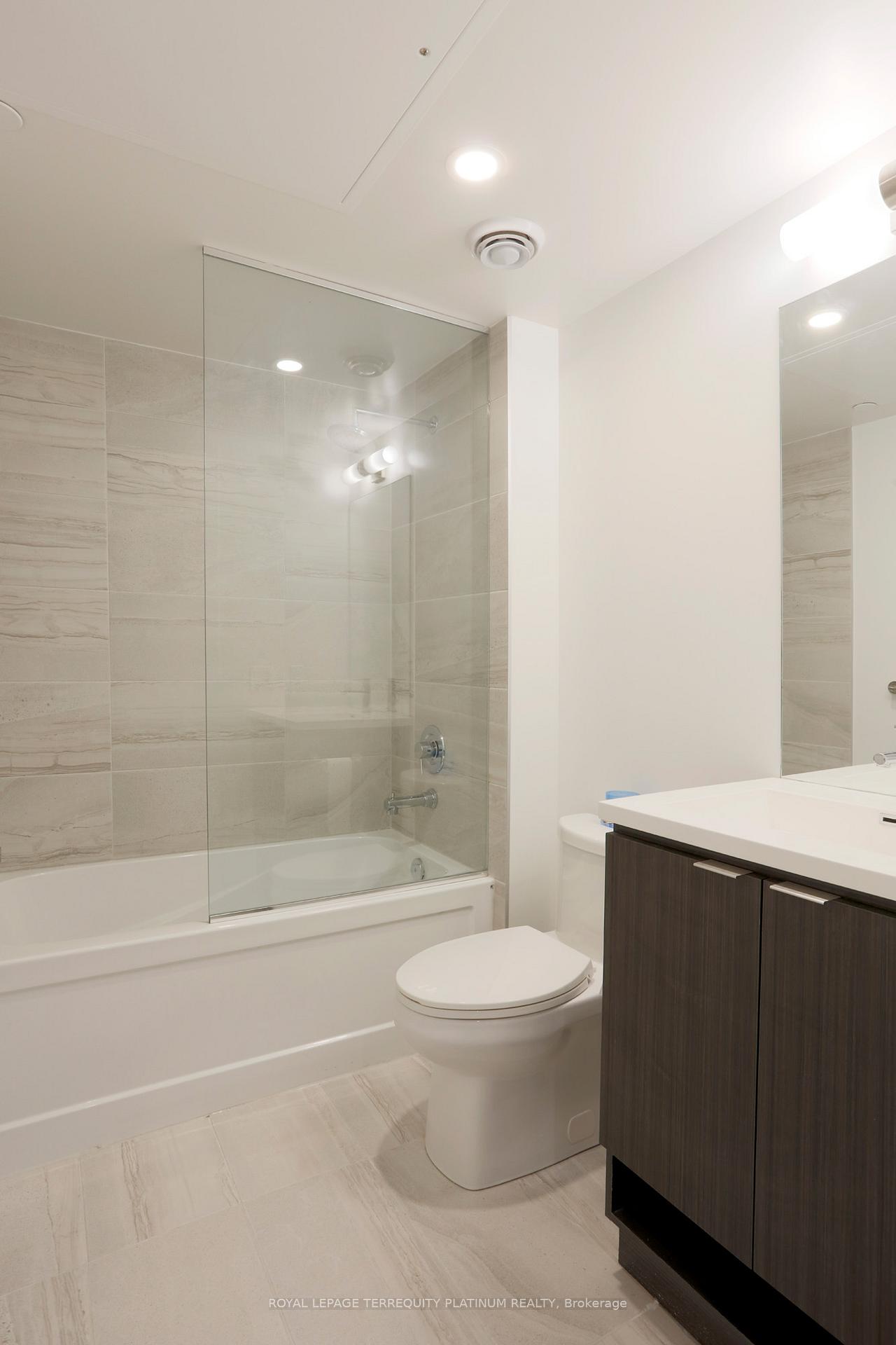Photo 10 of Unit 4902, 55 Cooper Street, Toronto, Waterfront Communities — HOMEH