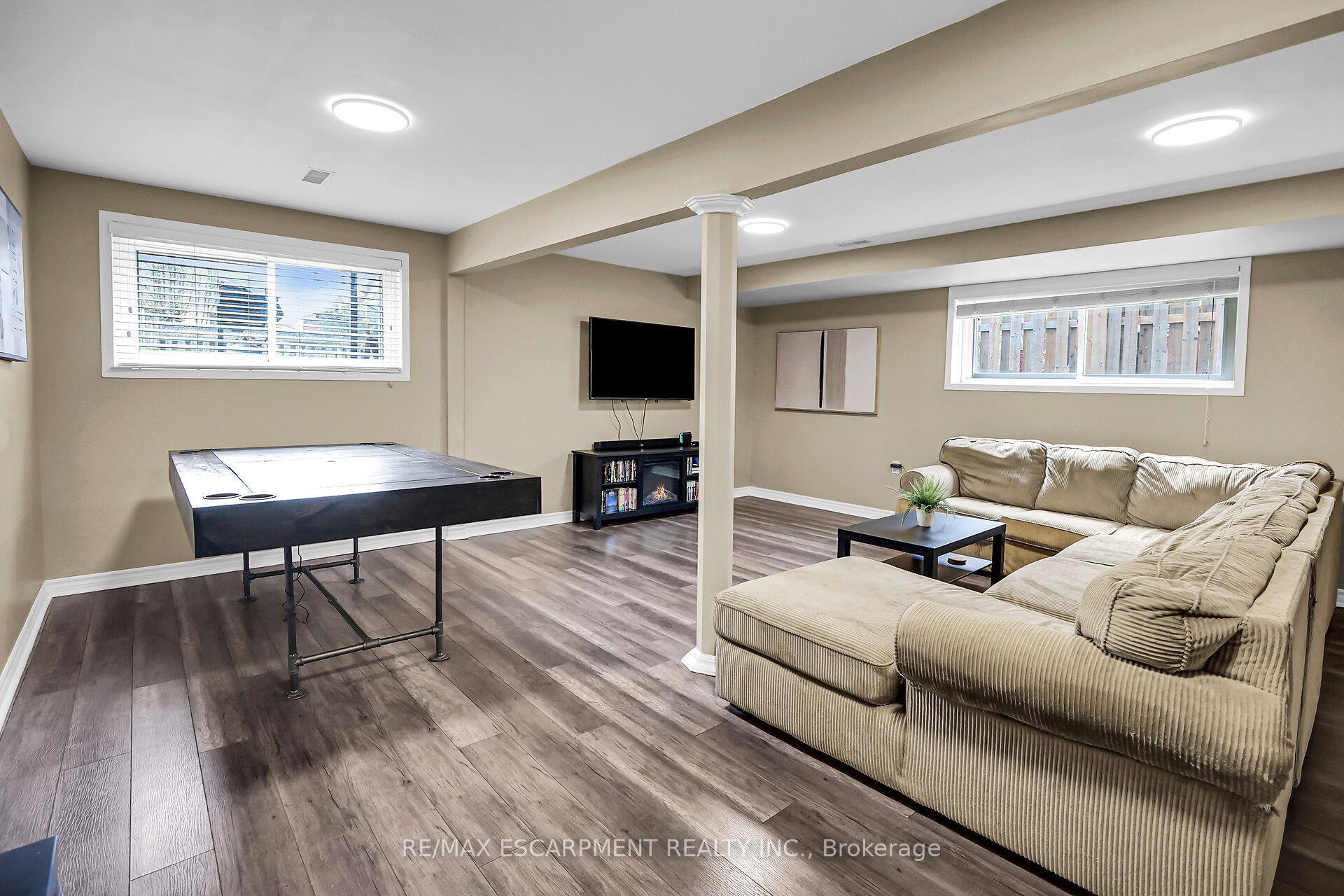 Photo 1 of 12 McNicholl Circle, St. Catharines, Fairview — HOMEH