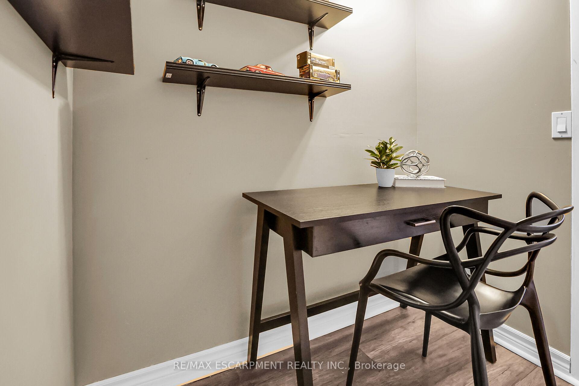 Photo 5 of 12 McNicholl Circle, St. Catharines, Fairview — HOMEH