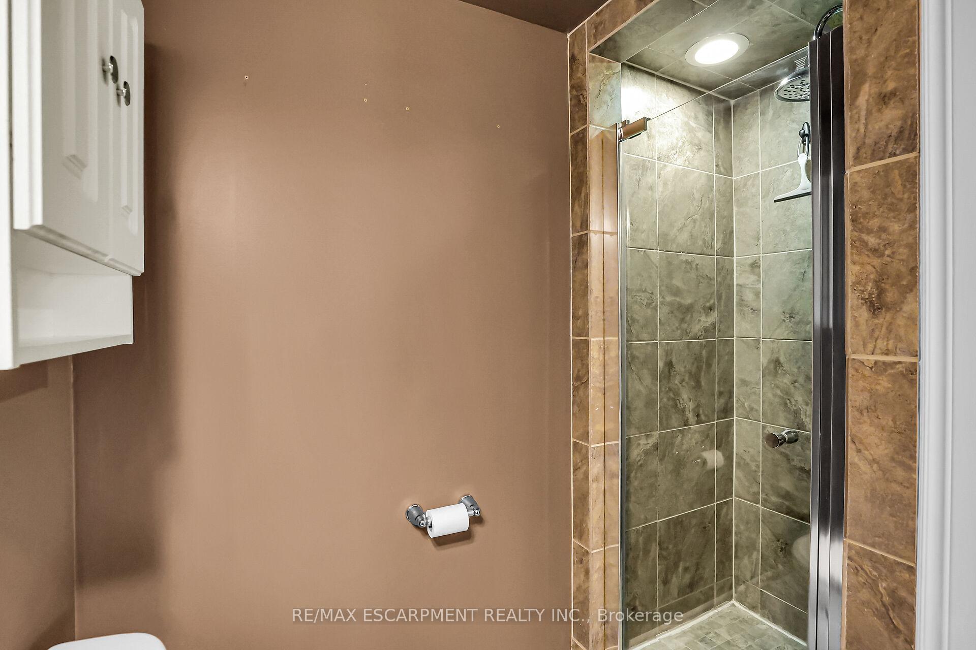 Photo 7 of 12 McNicholl Circle, St. Catharines, Fairview — HOMEH