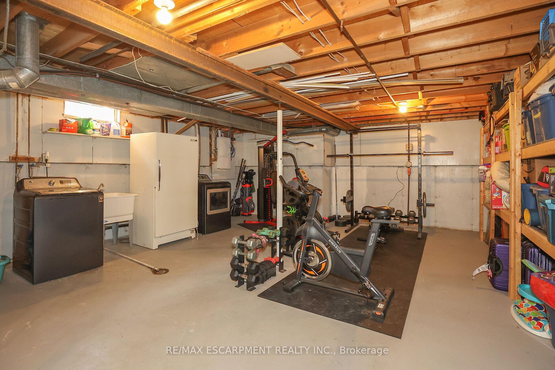 Photo 8 of 12 McNicholl Circle, St. Catharines, Fairview — HOMEH