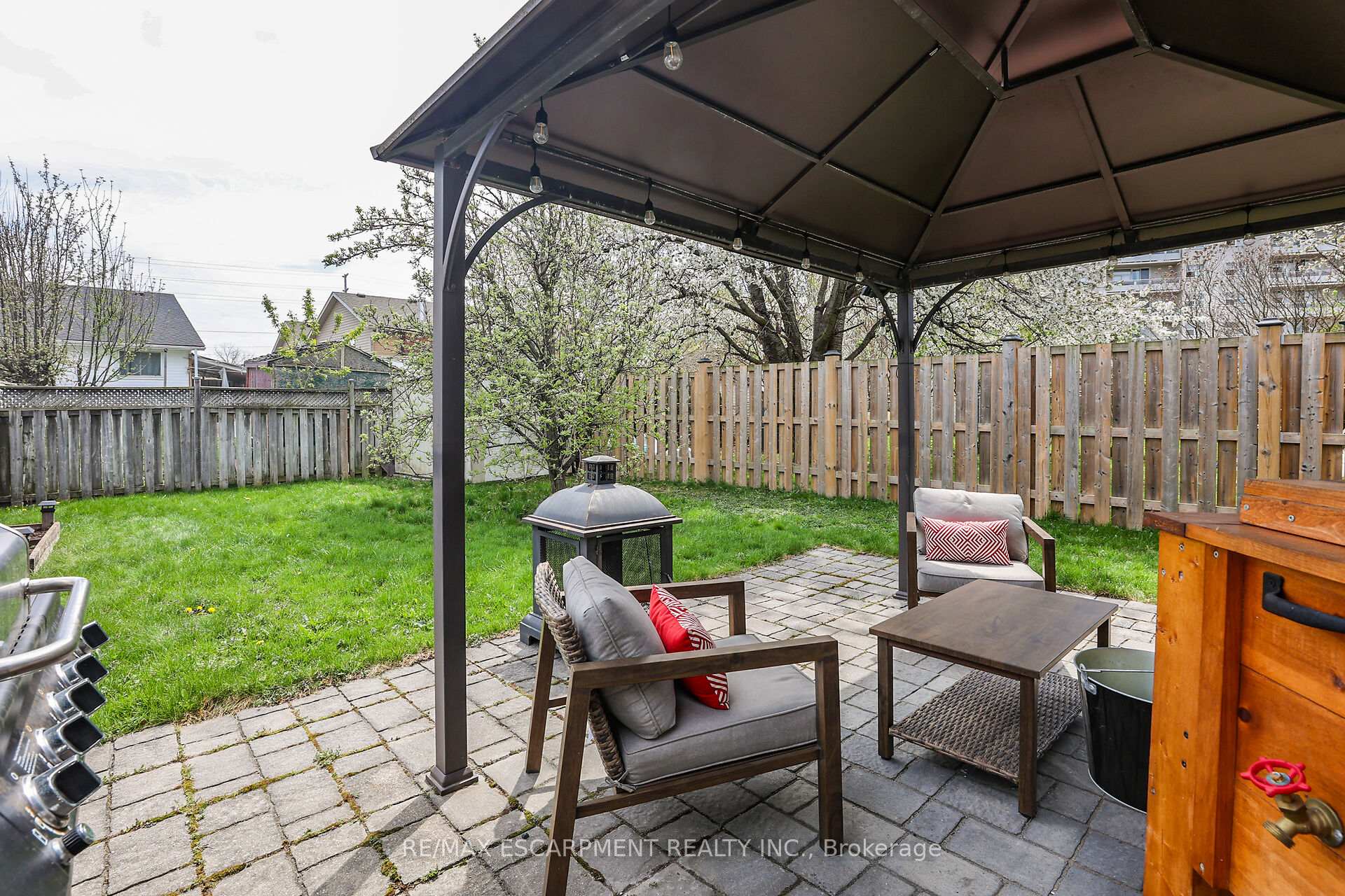 Photo 10 of 12 McNicholl Circle, St. Catharines, Fairview — HOMEH
