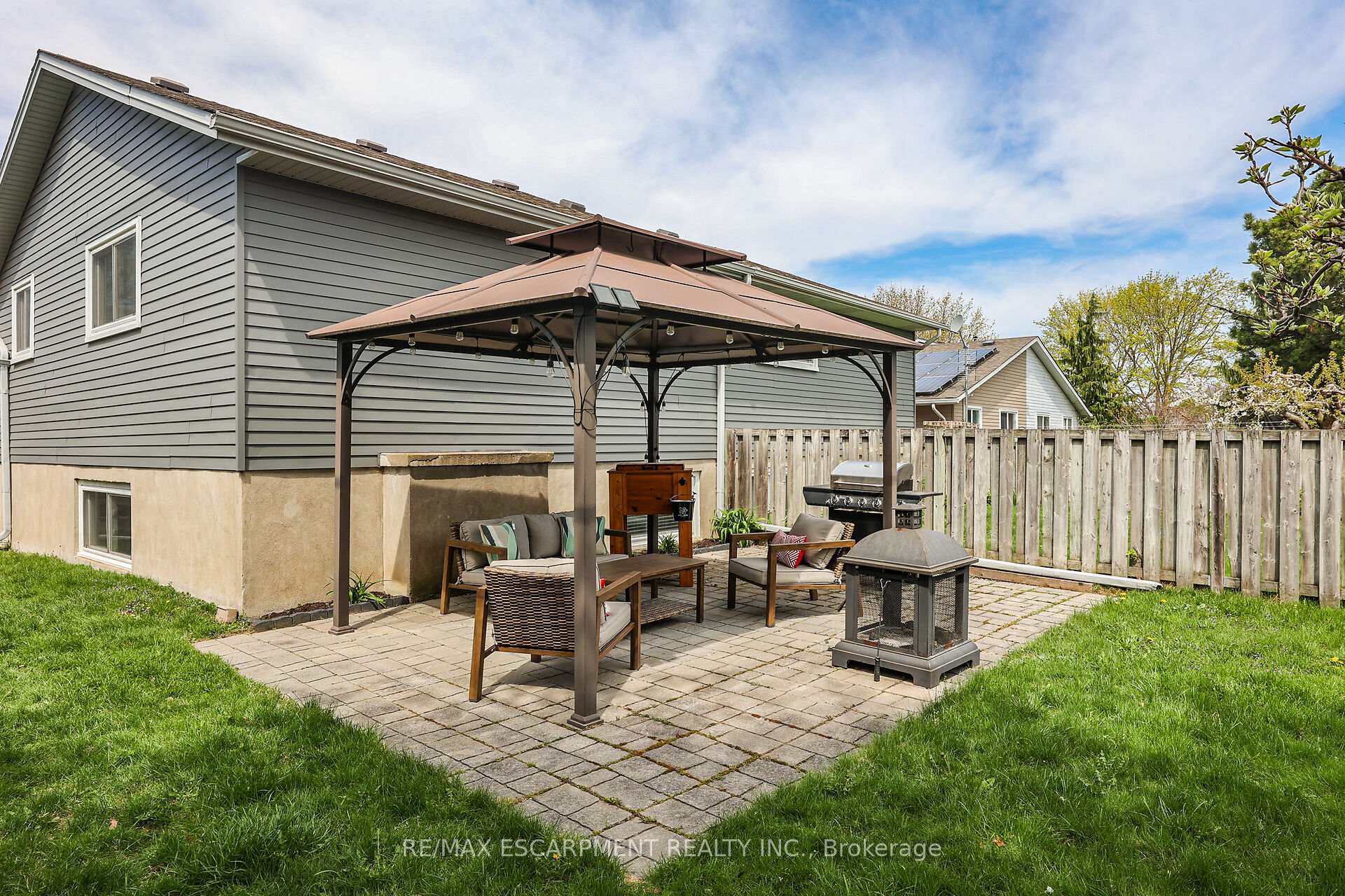Photo 11 of 12 McNicholl Circle, St. Catharines, Fairview — HOMEH