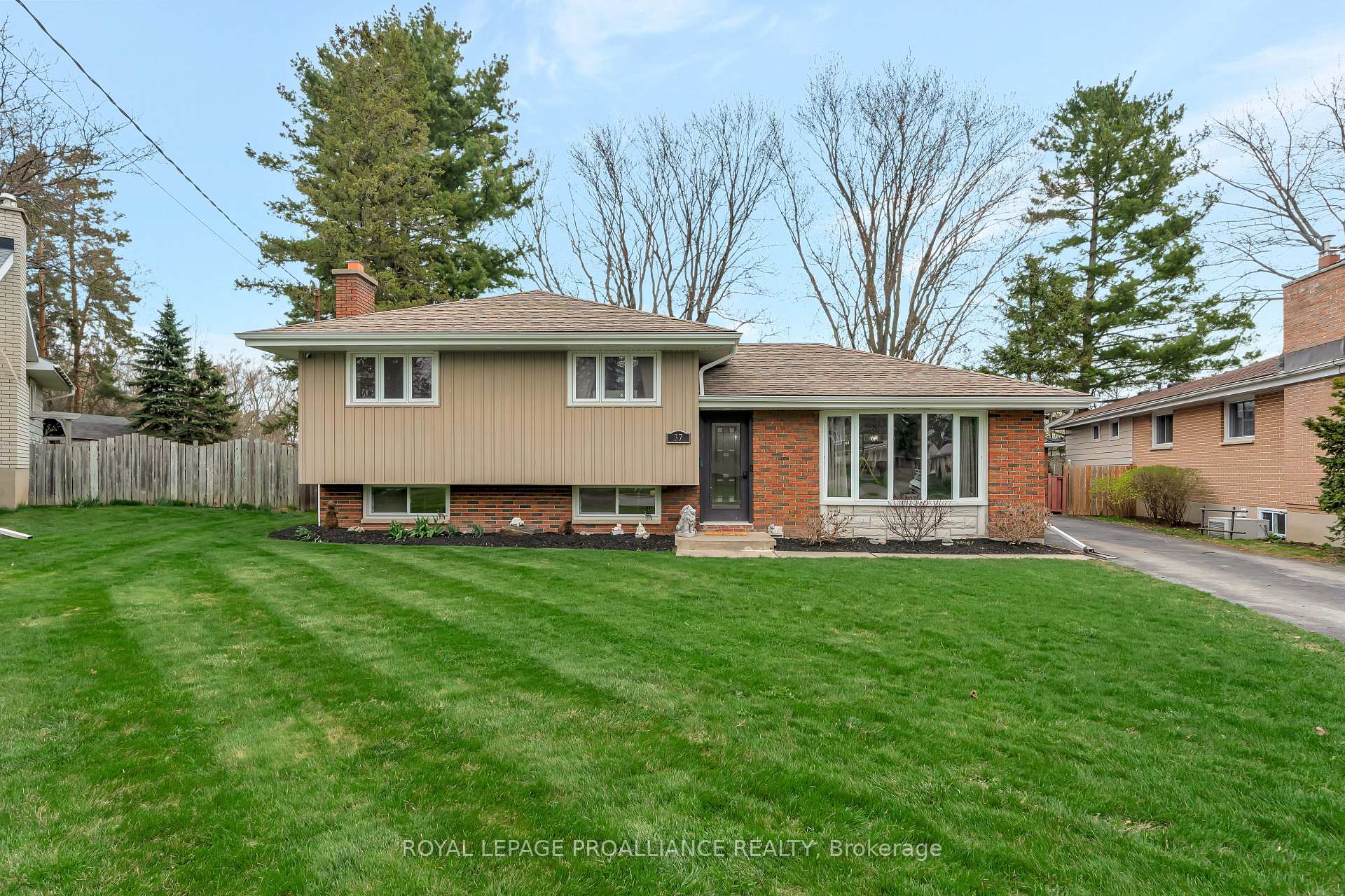 Photo 1 of 37 Applewood Drive, Belleville — HOMEH
