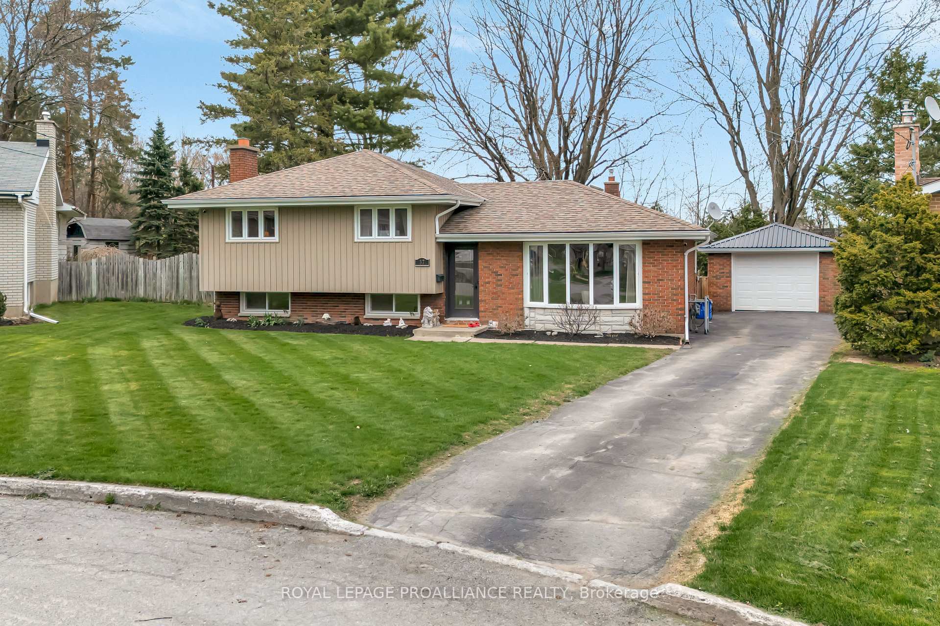 Photo 2 of 37 Applewood Drive, Belleville — HOMEH
