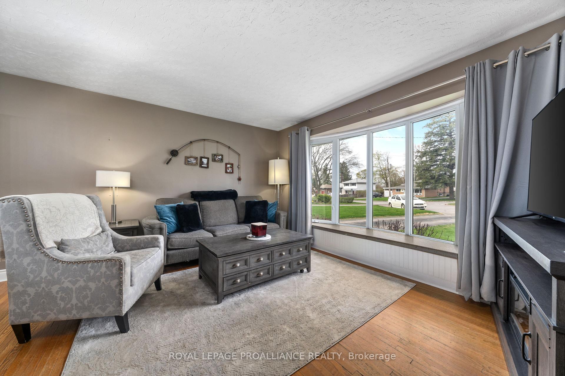 Photo 9 of 37 Applewood Drive, Belleville — HOMEH